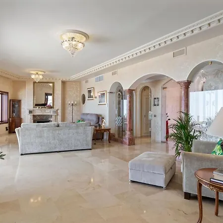 فندق مبيت وإفطار Luxury Villa Bellagio 1-3 Rooms Rented To Adults Only